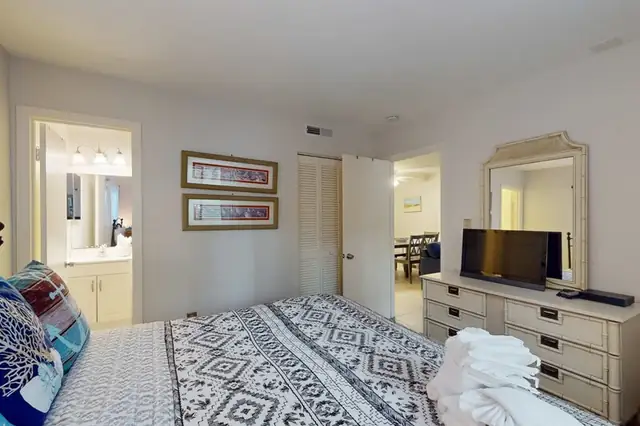 Bedroom at Fiddler’s Cove 17C